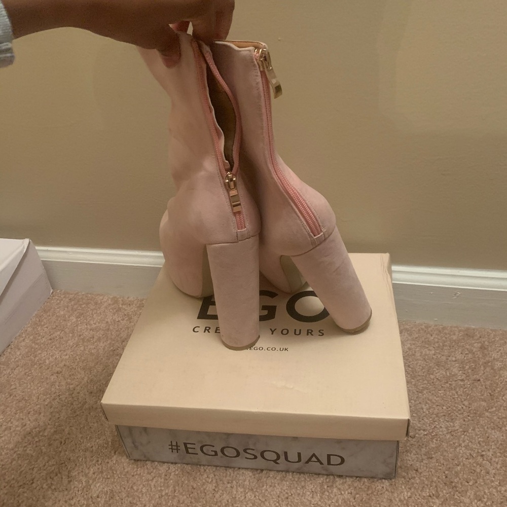 Boots - Picture 4 of 4